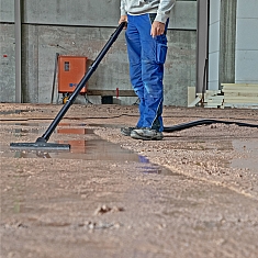 Использование строительных пылесосов для влажной уборки с функцией насоса Eibenstock EPS 50 Использование строительных пылесосов для влажной уборки с функцией насоса Eibenstock EPS 50